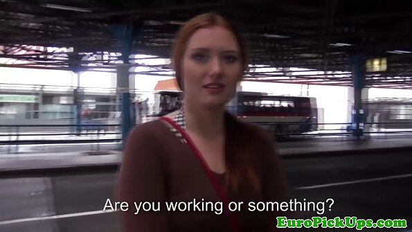 Tattooed brunette යනු සැබෑ ගණිකාවකි