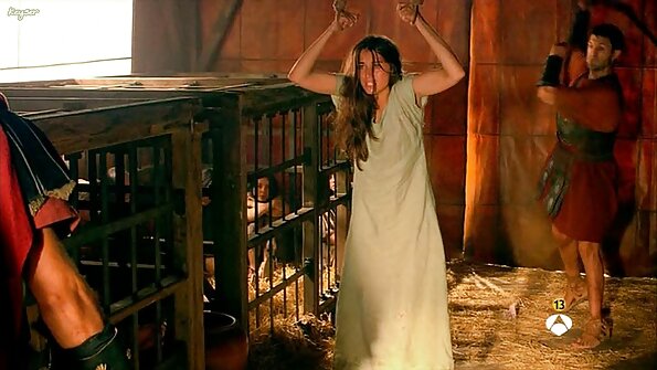 ලොකු බූරුවෝ දෙන්නෙක්, ලතින් බබාලා පෙනී ඉන්නවා