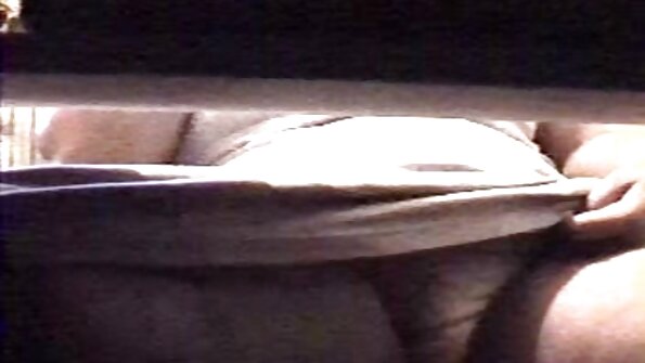 මිහිරි බබා ඇගේ පළමු කාමුක දර්ශන නිර්මාණය කරයි