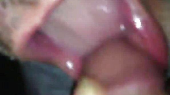 Kayla Paige ලස්සන මගුලකින් පසු ඇගේ තනපටවල කම්මුල් වේ