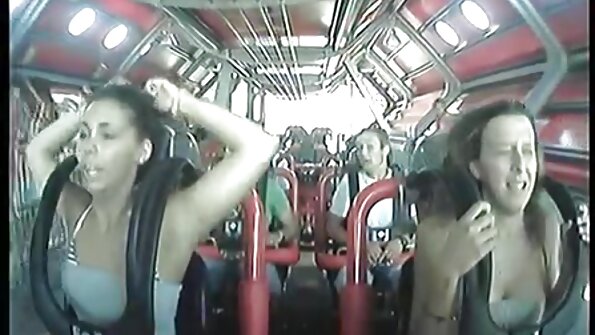 Blonde hottie Ramon ගේ ලොකු පික් එකෙන් එයාගේ පුකේ දික් කරනවා