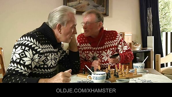 Sunshine ලෙස හඳුන්වන Kinky MILF ප්‍රියතම ලිංගික සෙල්ලම් බඩුවක් සමඟ තමාටම කෙලවයි