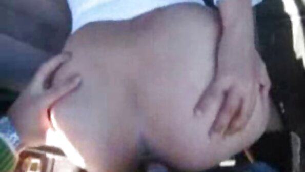 ධනවත් කාන්තාවක් ඇගේ ලිමෝ රියදුරු විසින් දළ වශයෙන් කෙලෙසයි