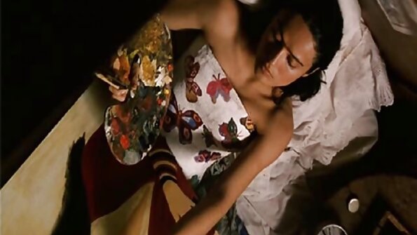 පර්ෆෙක්ට් ඩේසි ස්ටෝන් ගුද මාර්ගයේ සහ මුහුණේ දිරාපත් වේ