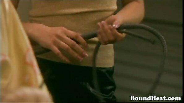 ඇදහිය නොහැකි සම්බාහන ශිල්පියෙකු වන ජේ ටේලර් බ්ලෝ ජොබ් එකක් ලබා දී සේවාදායකයෙකුට කෙලවයි