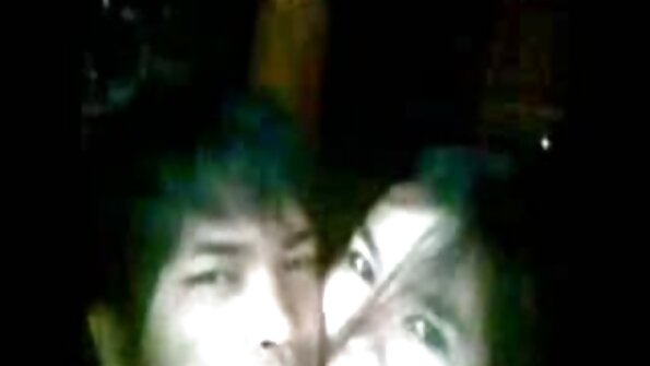 Blonde milf උද්යෝගිමත් නිවාඩුවක් ගත කරයි