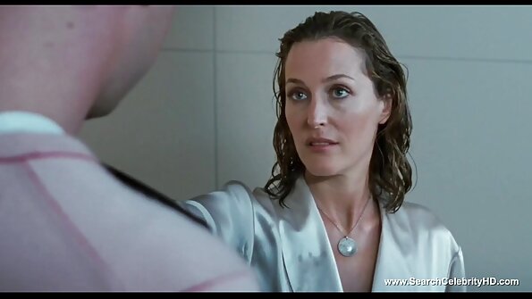 ඩාර්ලා ක්‍රේන් පන්ති කාමරයේදී නිසිලෙස කෙලවෙති