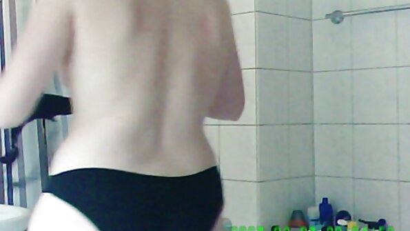 තරුණ ලිව් වයිල්ඩ් ඇගේ මිතුරියගේ පියා සමඟ ලිංගිකව හැසිරෙන අතර ඇගේ මුහුණේ කැක්කුම ඇති වේ