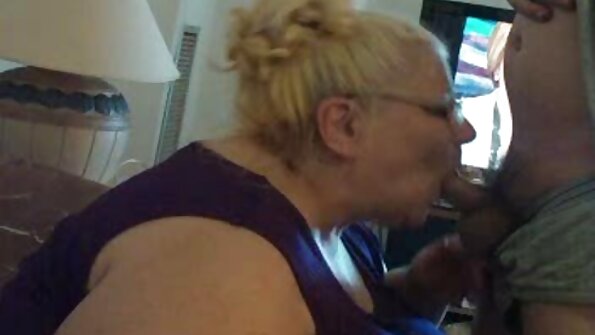 කුකුළා තෘෂ්ණාවෙන් පෙළෙන ගුරුවරයා වන ඔඩ්‍රි නොයාර් පන්තියෙන් පසු පහර දෙයි