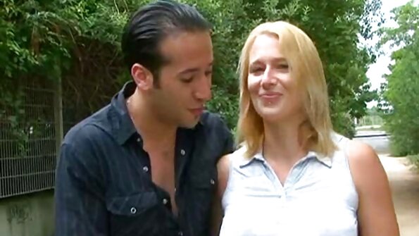 සෝසි බබෙක් ජෙසා බ්ලූ ලස්සනට කෙලවෙනවා