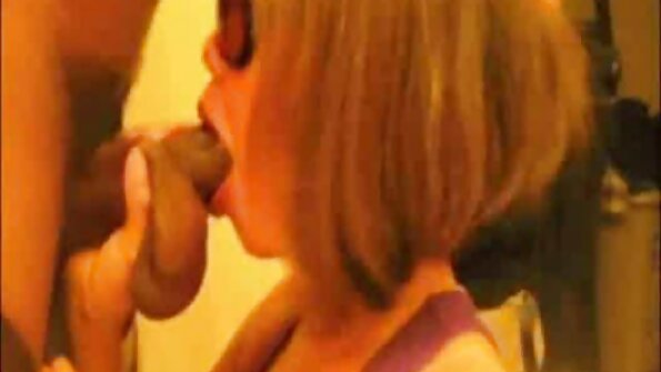 උණුසුම් බබාට මෝටර් රථය තුළ ලිංගිකව හැසිරීම අවශ්‍යයි