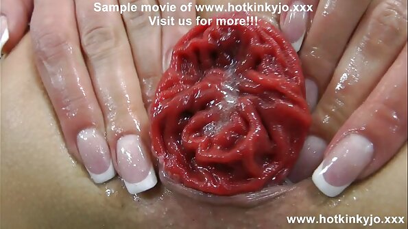 Busty Latina එයාගේ හොඳම යාළුවාට කෙලවනවා