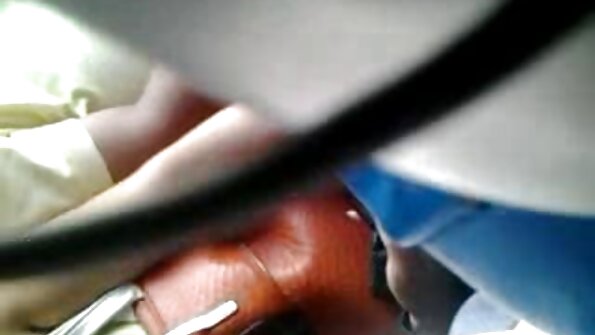 රතු ඇඳුමෙන් සැරසී සිටි බබාට ඇණ ගසා ඇත