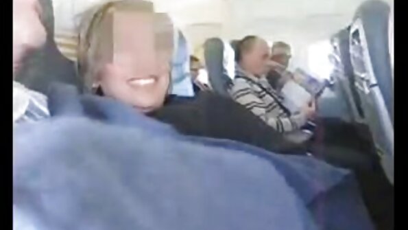 රෙඩ්හෙඩ් බබා ඩැනී රිවර්ස් කුඩා පියයුරු ඇති ඇගේ සුළු සහෝදරයාට කෙලවයි