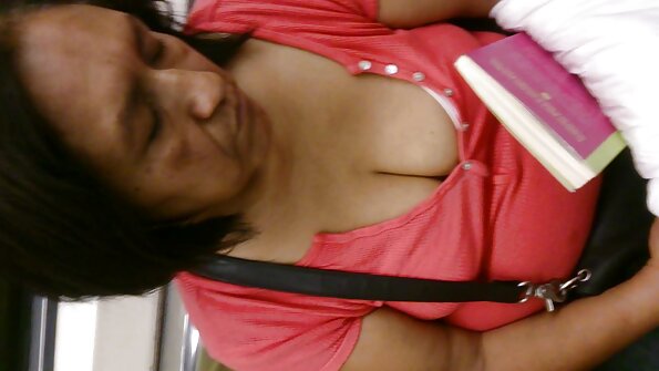 Elena Koshka Blojob ලබා දෙන අතර හොඳින් ඇඳේ කෙලවෙයි