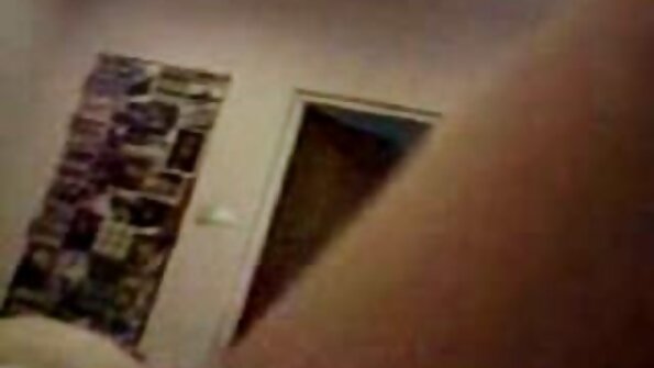 Hot ebony Julie Kay සුදු කුකුළාට කෙලවීම සතුටක්