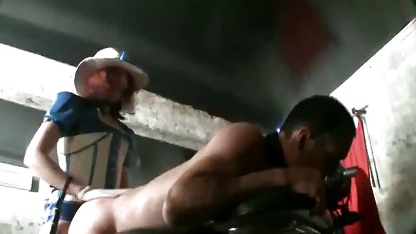 සරාගී වේටර්වරිය විවාහක යුවළක් ත්‍රිත්වයකට පොළඹවා ගත්තාය