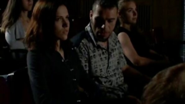 ජෙසා රෝඩ්ස් දෘඪ ලිංගය මතට පැන ආශාවෙන් එය පදින්නේය