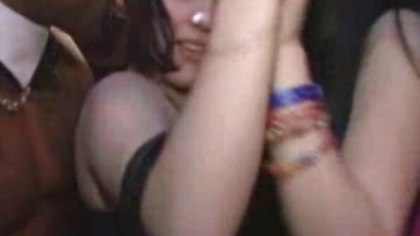 Kayley Gunner ඇඳේ දැඩි පෙකර් උරා බොයි