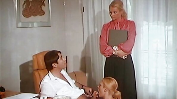 ලුස්ටි ලුසී එයාගේ පුකේ සෙල්ලම් කරනවා