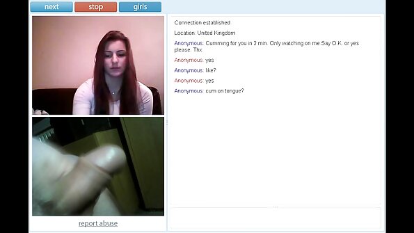 හුරතල් කෙල්ල සෝෆා එකේ ගැහුවා