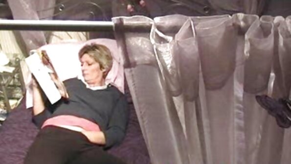 රන්වන් කාන්තාවක් විනෝදය සඳහා ඕනෑම දෙයක් කරයි