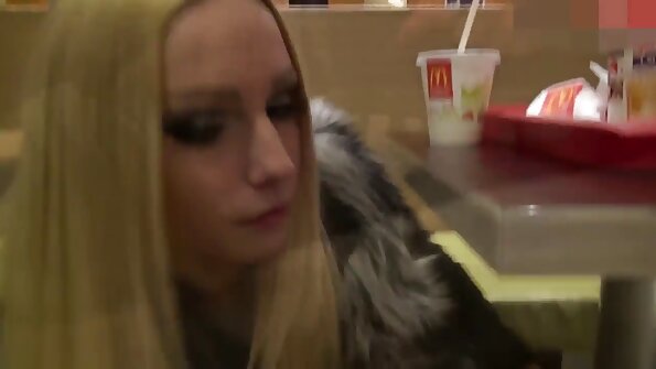 පැරිස් අමූර් සහ කැටලිනා ඔසා ඔවුන්ගේ පුක සරඹයි