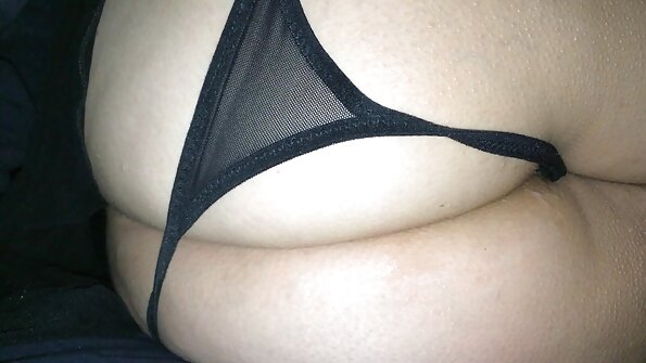 MILF Kendra Lust විශාල ව්‍යාජ තනපට සහිත ඇගේ පුකට විශාල කුකුළෙකු ලබා ගනී