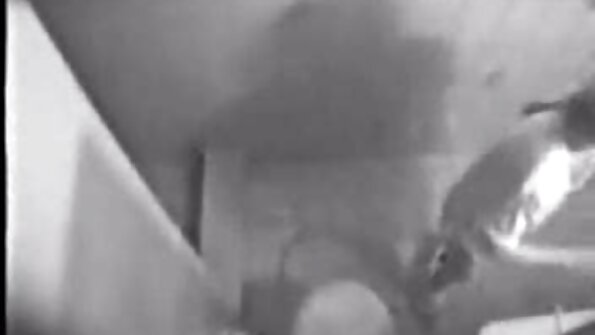 McKenzie Lee, strap-on dildo සමග ලස්සන ලාබාල යෞවනයෙකුට කෙලවයි