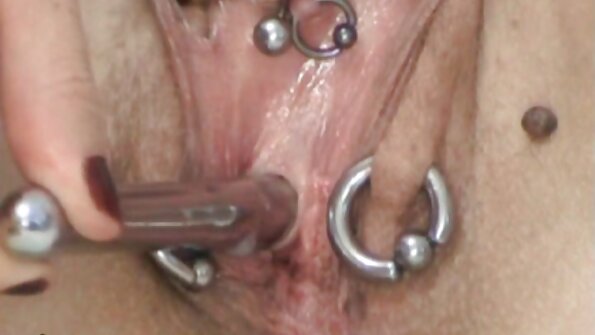 විස්මිත brunette Kira Queen උද්යෝගිමත් මගුල අතරතුර විලාප දෙනවා