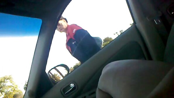 මේගන් රේන් විශාල ලස්සන පිරිමි දණ්ඩක් ඇගේ බූට්ල් එකට ගන්නවා