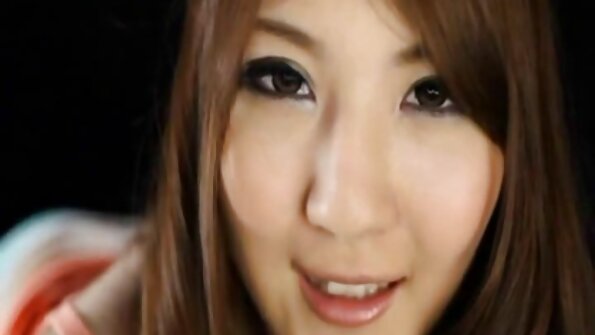 Anny Aurora හොඳ මගුලකින් පසු ඇගේ තනපුඩු මත කැක්කුම ලබා ගනී