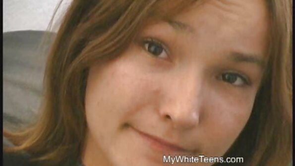 නම්‍යශීලී බබා බිම කෙලෙව්වා