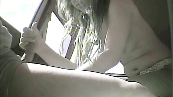 Blonde hottie Brice Bardot විසිත්ත කාමරයේදී හොඳට කෙලෙව්වා