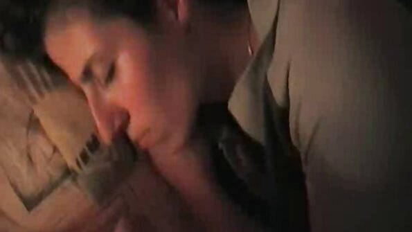 විදේශීය ගැහැණු ළමයින් කණ්ඩායම් ලිංගික හැසිරීම් වලට කැමතියි