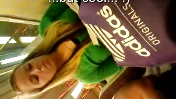 Dakota ia ඇගේ පුක සහ බූරුවා පෙන්වයි