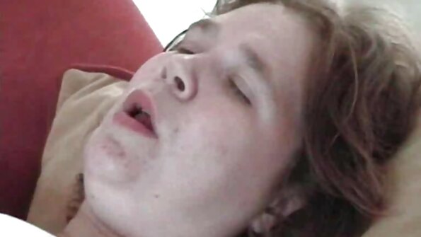 මිල්ෆ් ලිංගික සාප්පුවකදී කෙලෙව්වා