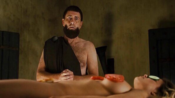 කටානා කොම්බට් ඇගේ ව්‍යායාමයේදී හොඳින් කෙලවෙයි