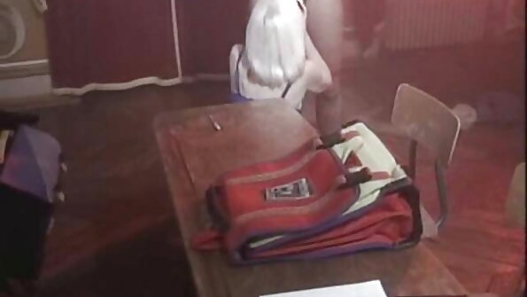 ලොකු බූරු පැටියා හරියට ගහනවා