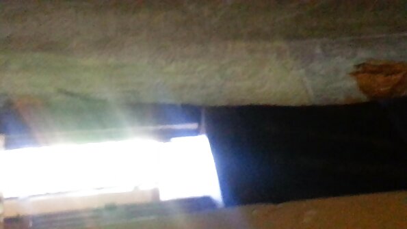 නියම පෙනුමැති පැටියා දැඩි කුකුළා උරා බොයි