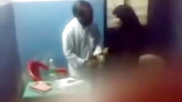 Naughty blondes කැම් එකේ එළිමහනේ යනවා