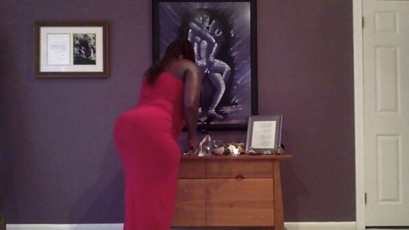 Aidra Fox ගිනි උදුනෙන් ලස්සනට කෙලවෙනවා