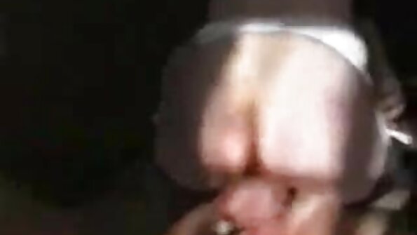 ජර්සි ප්ලේ ඇගේ විස්මිත කුකුළා උරා බොන කුසලතා පෙන්වයි