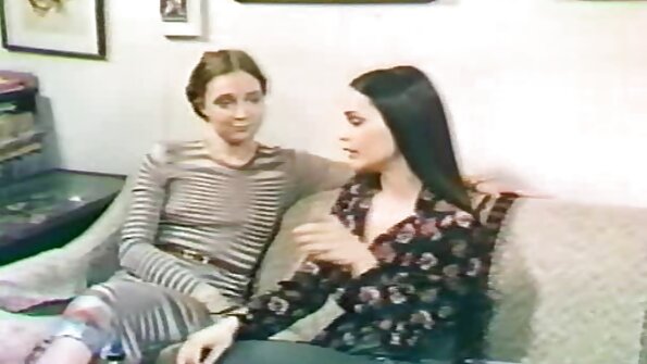 විශාල තිත් සහිත රන්වන් පැහැය අහඹු ලෙස ආගන්තුකයෙකුට කෙලෙව්වා