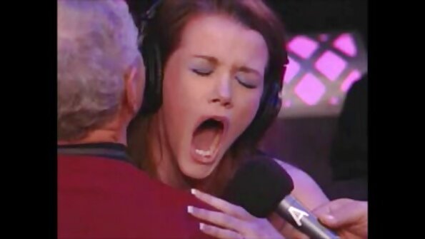 ලස්සන කාන්තාවන් රීගන් ෆොක්ස් සහ ලීනා පෝල් සාලයේ කෙලවති