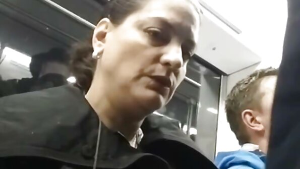 ලොකු බූරු පැටියා පිටුපසින් ලිංගිකත්වයට කැමතියි