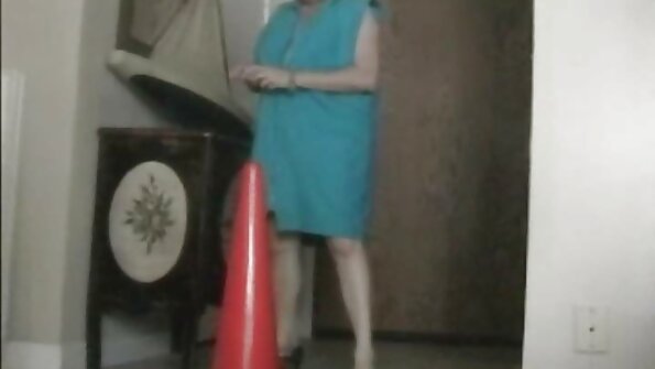 නටාලියා ස්ටාර් විවාහක පිරිමි ළමයින්ට කෙලවන්න කැමතියි