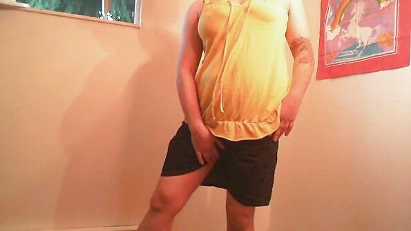 කොල්ලකන මුඩුක්කු ඇගේ සැමියාගේ මිතුරා නිදා සිටියදී ඔහුට කෙලවයි