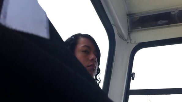 සරාගී බබෙක් කේට් රිච් ඩබල් ඩොන්ජ් කර ෆේෂල් කරයි