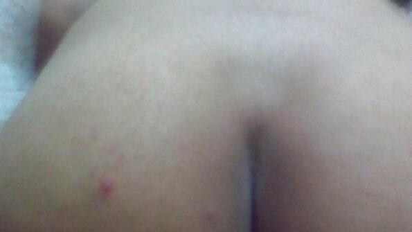 හොඳම මිතුරන් පළමු වරට ලෙස්බියන් ලිංගිකත්වය උත්සාහ කරයි